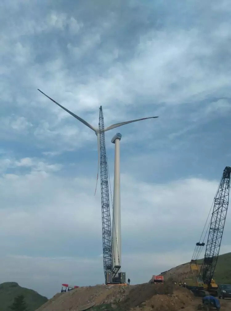 风力发电基座安装成功